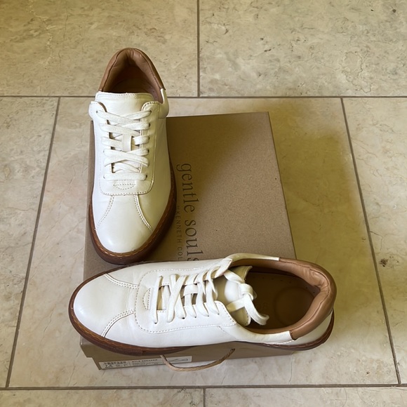 🎁Gentle Souls NYLE genuine leather sneakers by Kenneth Cole. + free gift 🎁 - Picture 2 of 9